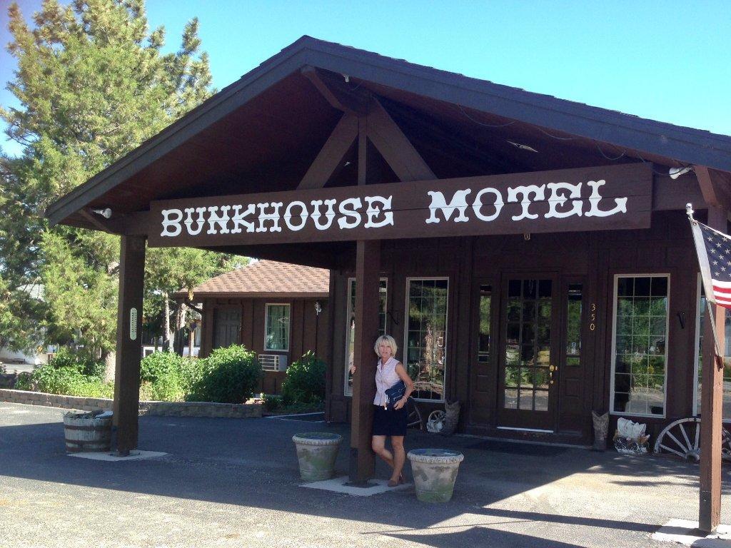 Bunkhouse Motel Гернси Екстериор снимка