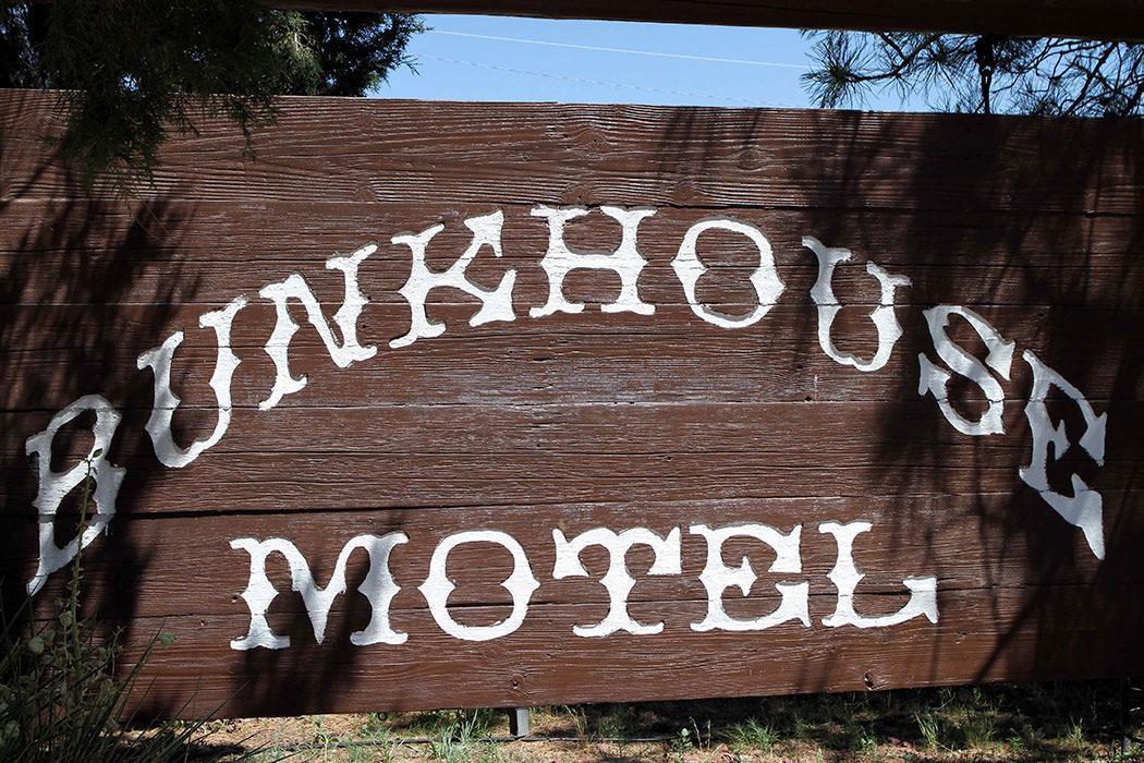 Bunkhouse Motel Гернси Екстериор снимка